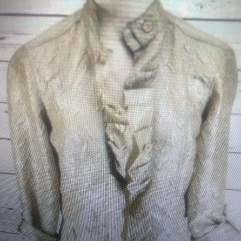 Chico’s Ruffled, Crinkled Gold Blouse SIZE 3